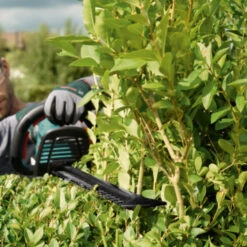 Bosch 18V Heggenschaar AHS 50-20 (zonder Accu) 23 Bosch 18V Heggenschaar AHS 50-20 (zonder Accu) -Tuinonderhoud buiten 123 2515