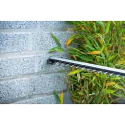 LUX 20V Heggenschaar (zonder Accu) 7 LUX 20V Heggenschaar (zonder Accu) -Tuinonderhoud buiten 123 3203